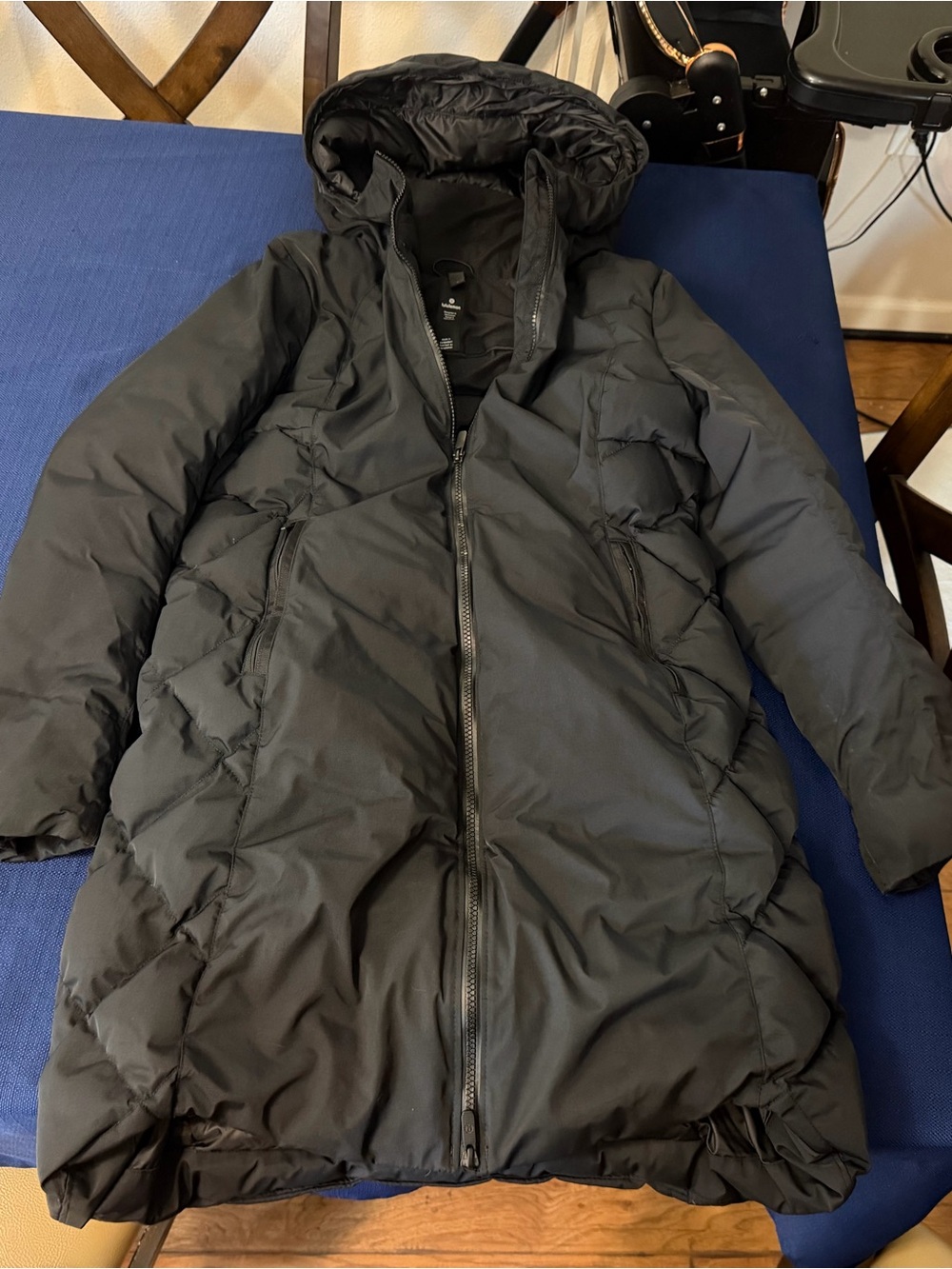 Women’s lululemon parka size 6 goose down black